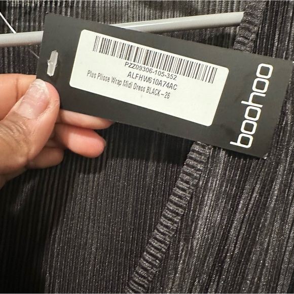 Plus Plisse Wrap Dress - Picture 5 of 9